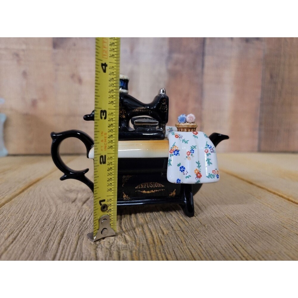 Cardew Design Mini Infusion Sewing Machine TeaPot - Picture 4 of 9